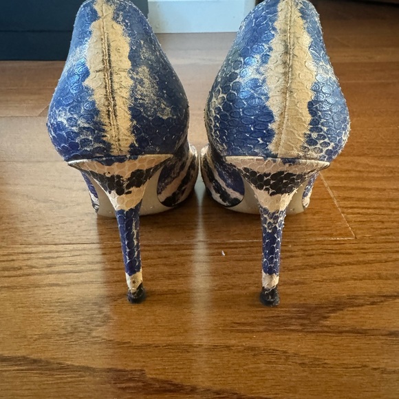 Beautiful Kate Spade Blue White Python Print Leather Pumps Shoes Heels Sz 7 - Picture 3 of 6